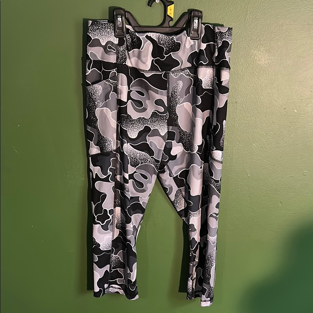 Avia Black and Gray Camouflage Leggings
